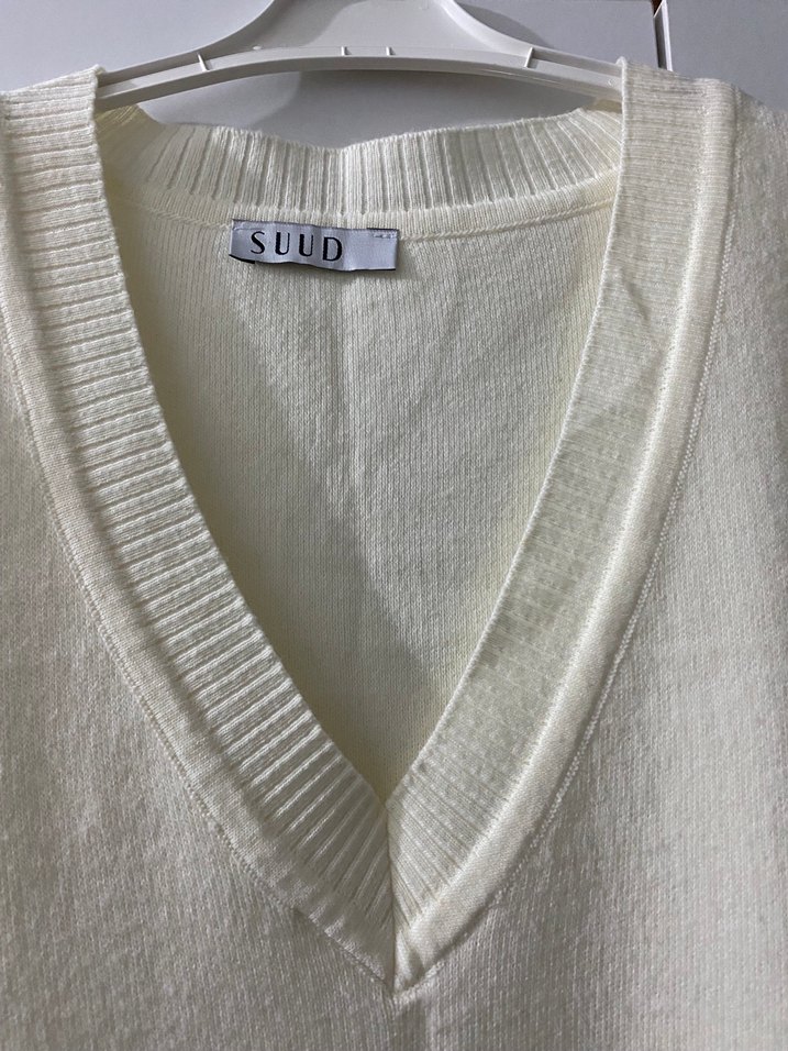 Beyaz V Yaka Kadın Süveter - Görsel 2