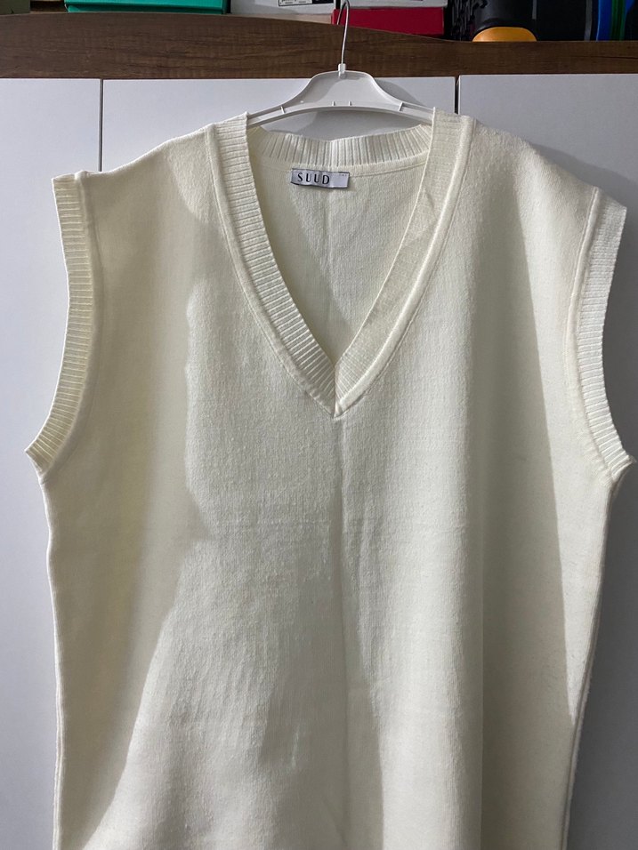 Beyaz V Yaka Kadın Süveter - Görsel 3