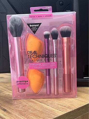 Real Techniques Fırça Seti