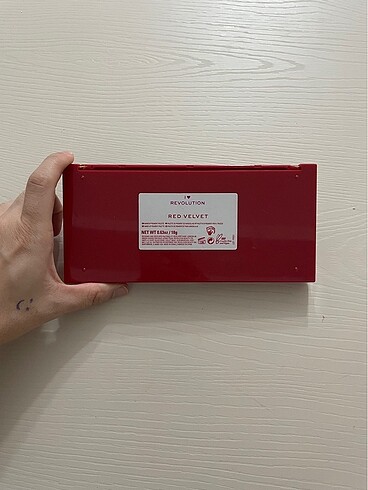 Beden Revolution red velvet far paleti