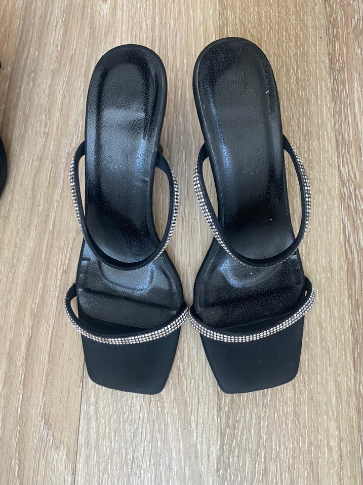 Parlak Siyah Topuklu Kadın Ayakkabı - Görsel 2