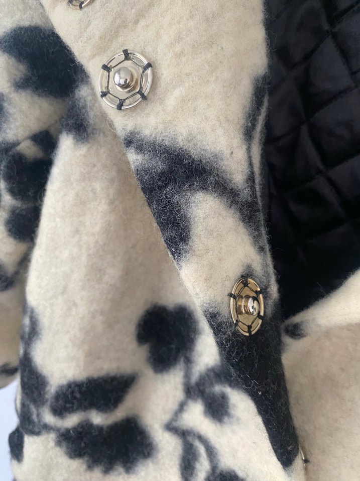 Kürklü Desenli Bej Kaban - Görsel 4