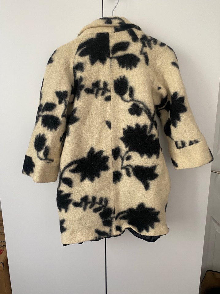 Kürklü Desenli Bej Kaban - Görsel 2