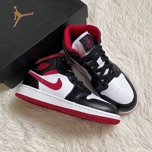 Nike air Jordan 1 mid gym red