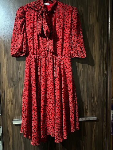 Kırmızı Elbise / M