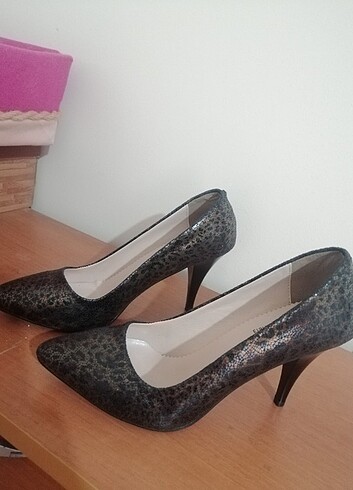 Stiletto leopar desenli topuklu ayakkabı 