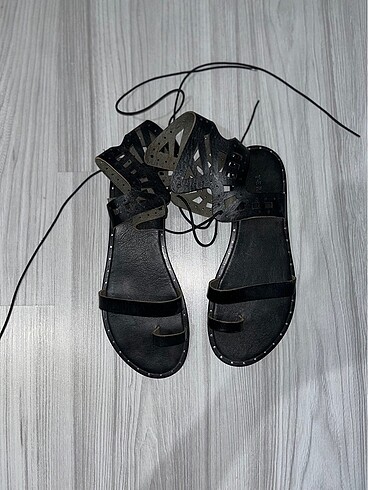 Tergan sandalet hiç giyilmedi