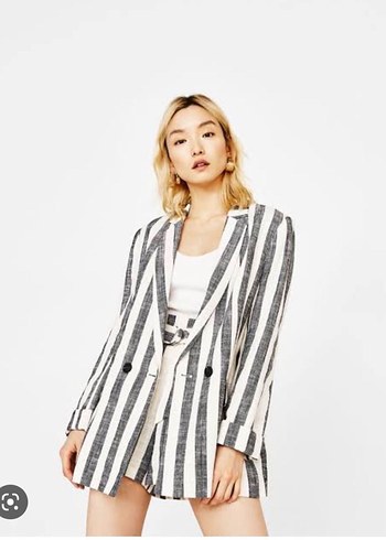 Bershka Zebra Desenli Kısa Kadın Blazer Ceket