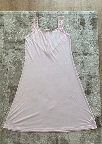 Kalın askı dantelli pembe rahat gecelik - Görsel 4