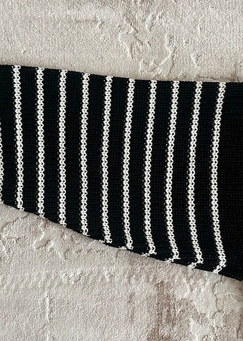 Siyah Beyaz Çizgili Kadın yakası fermuarli oversize Kazak - Görsel 2