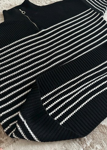 Siyah Beyaz Çizgili Kadın yakası fermuarli oversize Kazak - Görsel 6