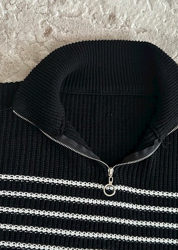 Siyah Beyaz Çizgili Kadın yakası fermuarli oversize Kazak - Görsel 7