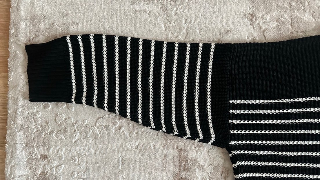 Siyah Beyaz Çizgili Kadın yakası fermuarli oversize Kazak - Görsel 2