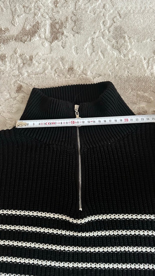 Siyah Beyaz Çizgili Kadın yakası fermuarli oversize Kazak - Görsel 4