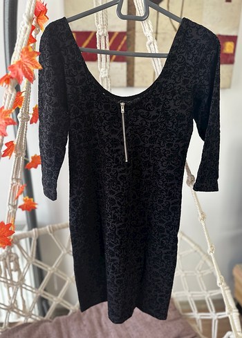 Siyah Dantel Detaylı Gotik V Yaka Elbise - Görsel 2