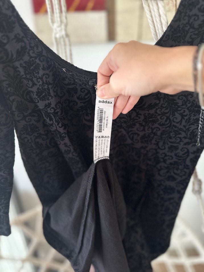 Siyah Dantel Detaylı Gotik V Yaka Elbise - Görsel 3