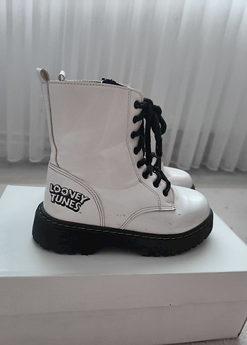 DeFacto Beyaz Looney Tunes Desenli Yüksek Topuklu Punk Bot