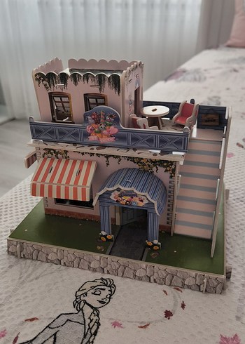Pastel Pembe Ahşap gotunumlu karton Oyuncak Ev