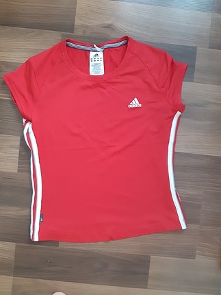 adidas sporcu tişörtü