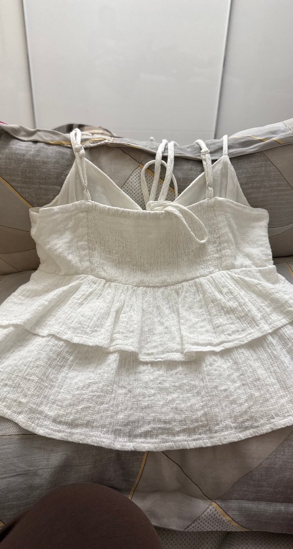 Kadın Beyaz Keten Fırfırlı Askısız Bluz - Görsel 3