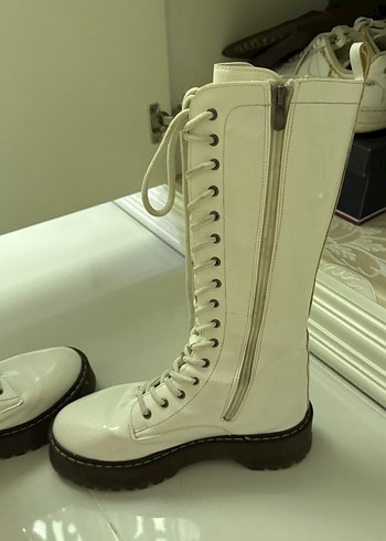 Beyaz Bağcıklı Kadın Çizme - Görsel 6