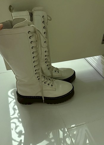 Beyaz Bağcıklı Kadın Çizme - Görsel 5