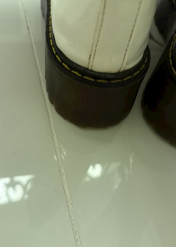 Beyaz Bağcıklı Kadın Çizme - Görsel 4