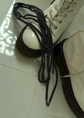 Beyaz Bağcıklı Kadın Çizme - Görsel 8