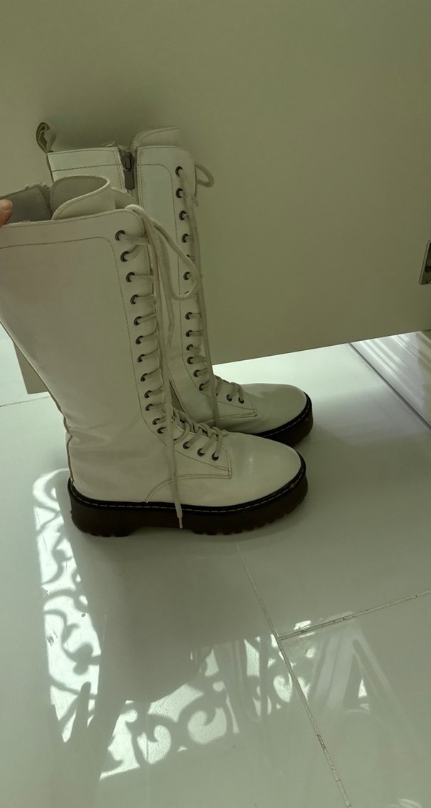 Beyaz Bağcıklı Kadın Çizme - Görsel 5