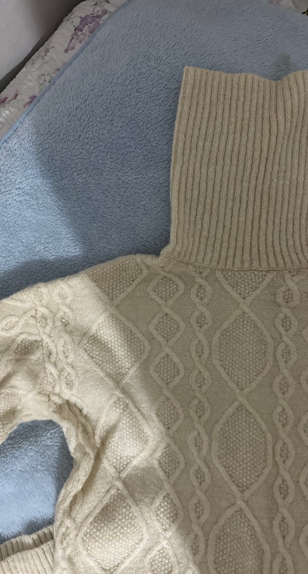 Bohem Tarzı Bej Boğazlı Örgü Kazak - Görsel 4