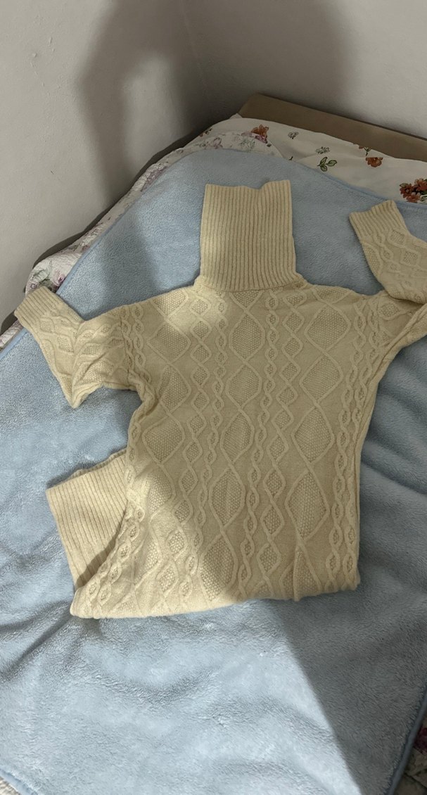 Bohem Tarzı Bej Boğazlı Örgü Kazak - Görsel 2