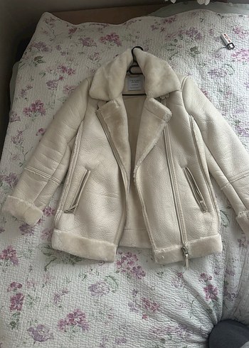 Beyaz Kürklü Kadın Mont - Görsel 2