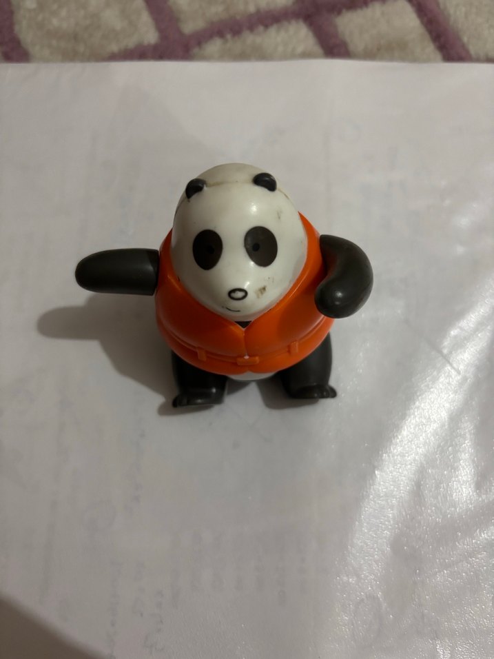 Turuncu Yelekli Panda Figürü - Görsel 4