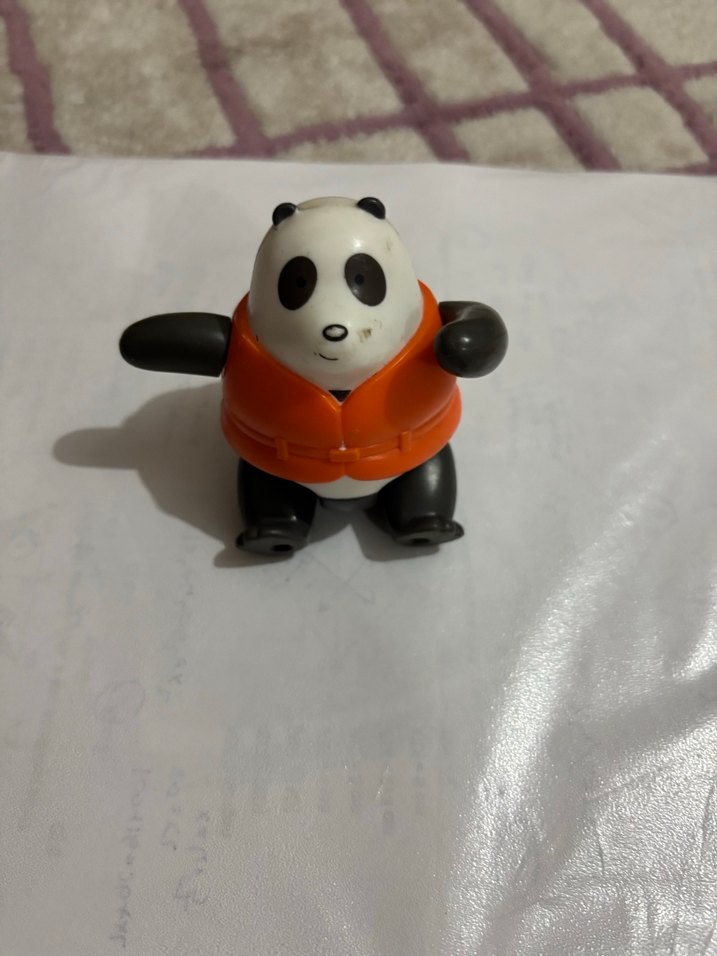 Turuncu Yelekli Panda Figürü - Görsel 3