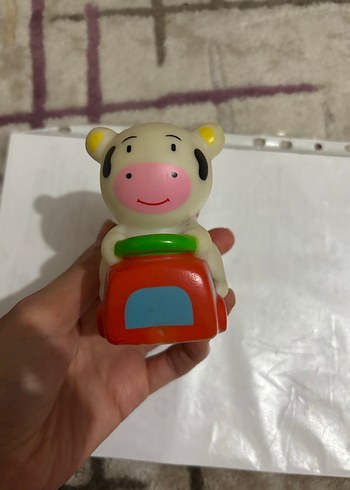 Renkli Oyuncak Araba ve İnek Figürü - Görsel 4