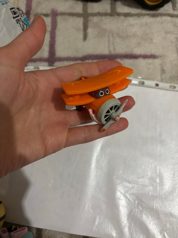 Turuncu Renkli Mini Uçak Figürü - Görsel 3