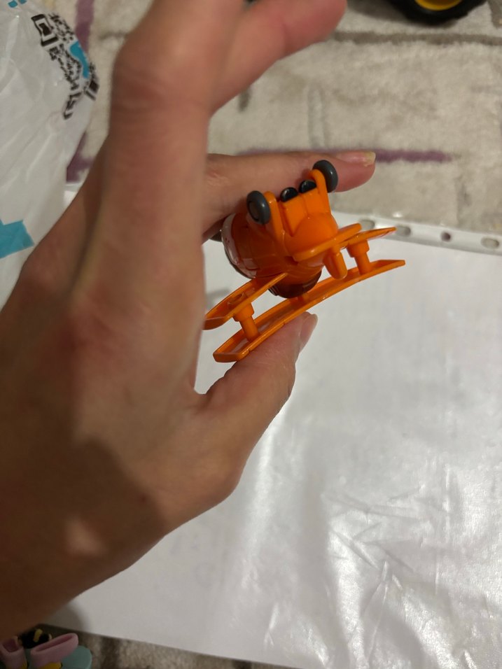 Turuncu Renkli Mini Uçak Figürü - Görsel 4