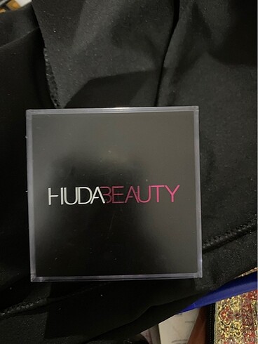 Beden Huda cherry pudra