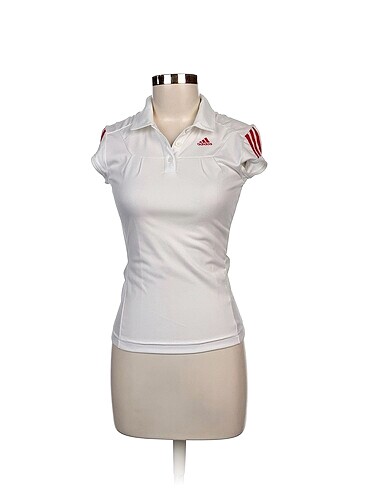 Adidas T-shirt %70 İndirimli.