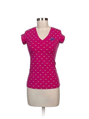 Nike T-shirt %70 İndirimli.