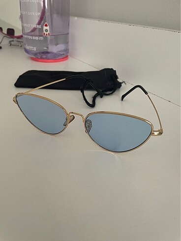 Mavi renkli cam güneş gözlüğü - Görsel 2