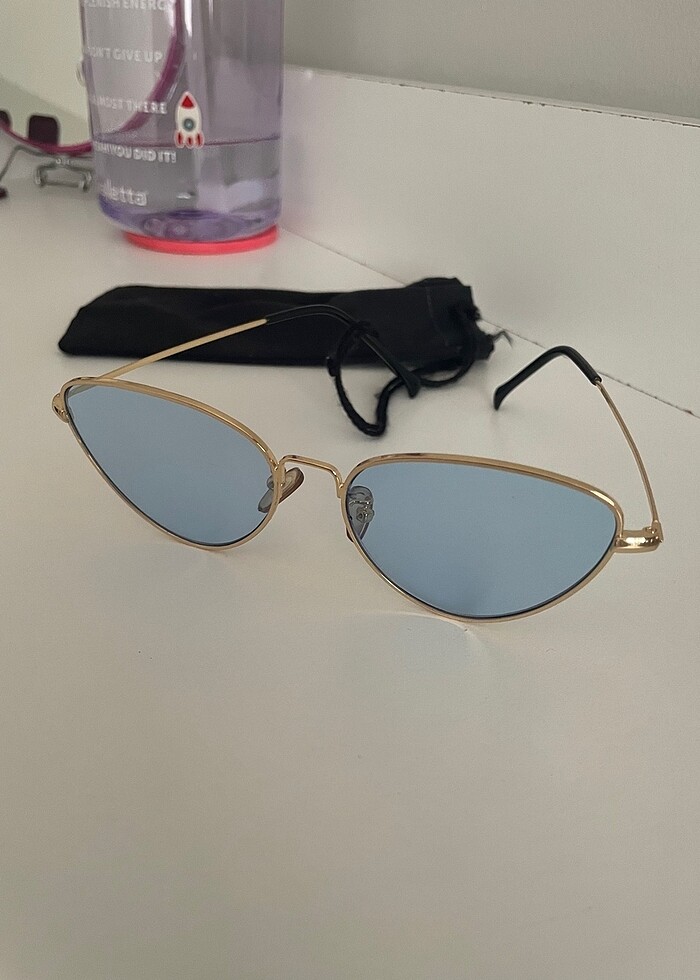 Mavi renkli cam güneş gözlüğü - Görsel 2