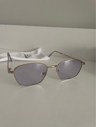 Lila renkli cam güneş gözlüğü - Görsel 2