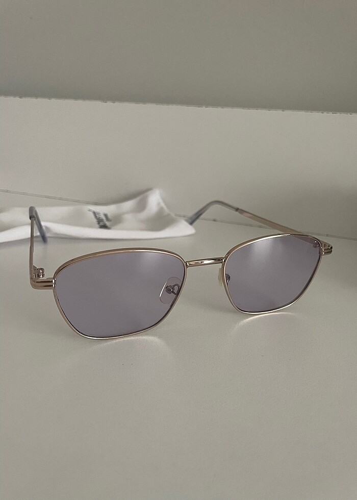 Lila renkli cam güneş gözlüğü - Görsel 2