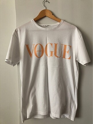 Vogue Yazılı Tişört
