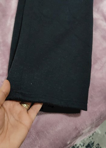 Kadın Siyah Yırtmaçlı Dar Kesim Kumaş Pantolon - Görsel 2