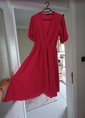 Pembe v yaka örme kumaş elbise.
