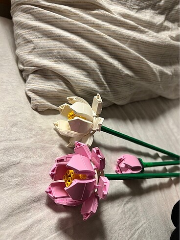 Lego lotus