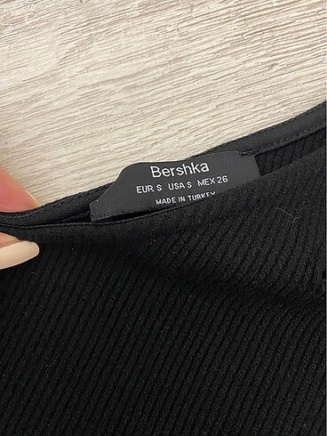 s Beden Bershka tek kol pencere detaylı bluz