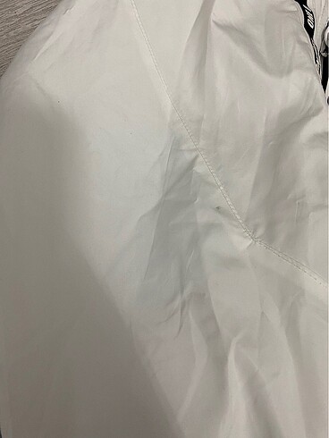 xs Beden beyaz Renk Bershka crop yağmurluk